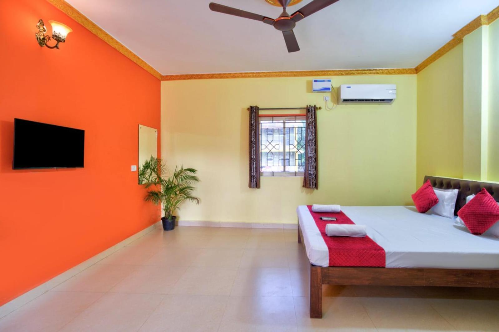 Hotel Savita Calangute Buitenkant foto